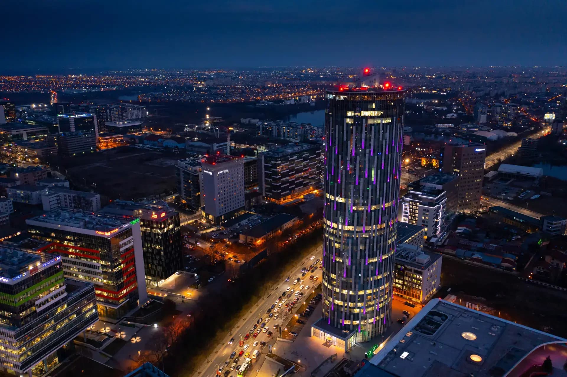 București — vedere panoramică nocturnă